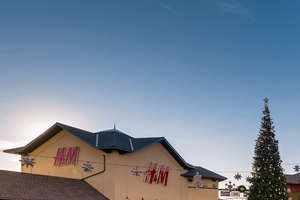 Walking Distance to Premier Shopping